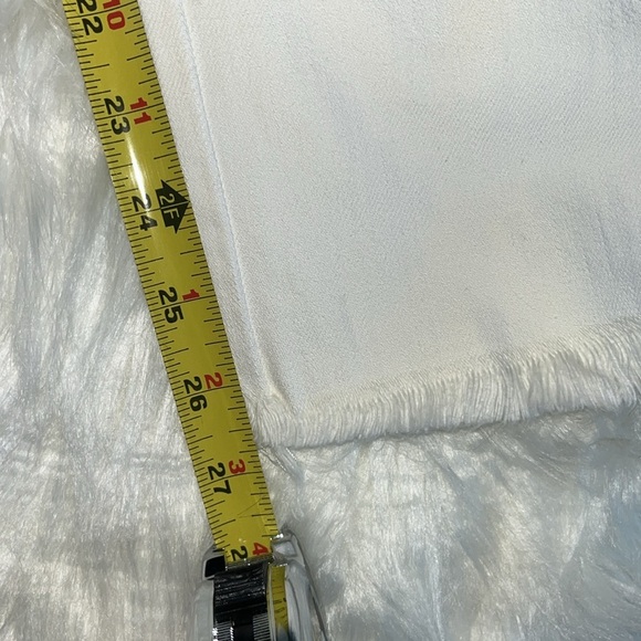 🆕 James Jeans Mid Rise Ciggy Jean Distressed Knee Frayed Hem White Size 25 - Picture 14 of 14